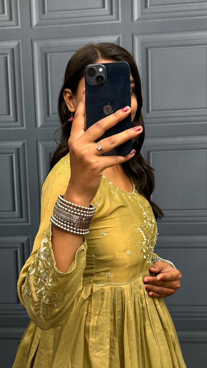 Soft South Tissue Gown