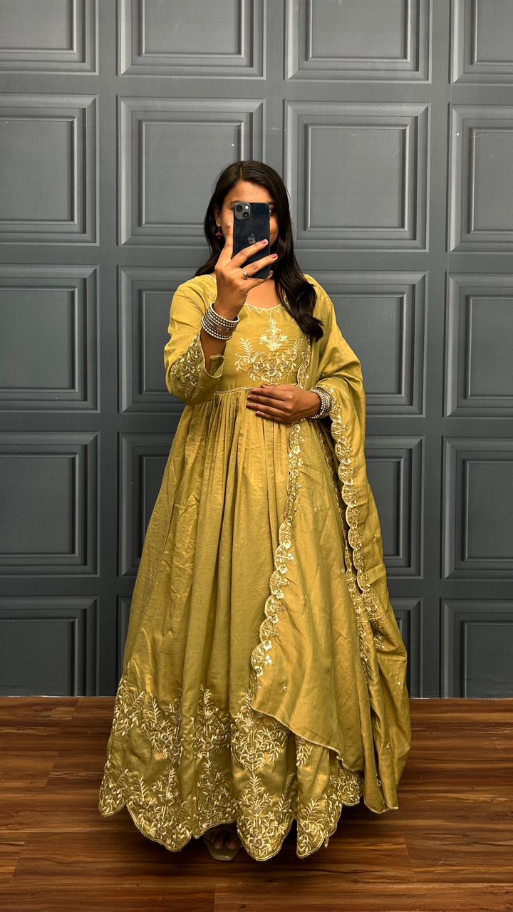 Soft South Tissue Gown