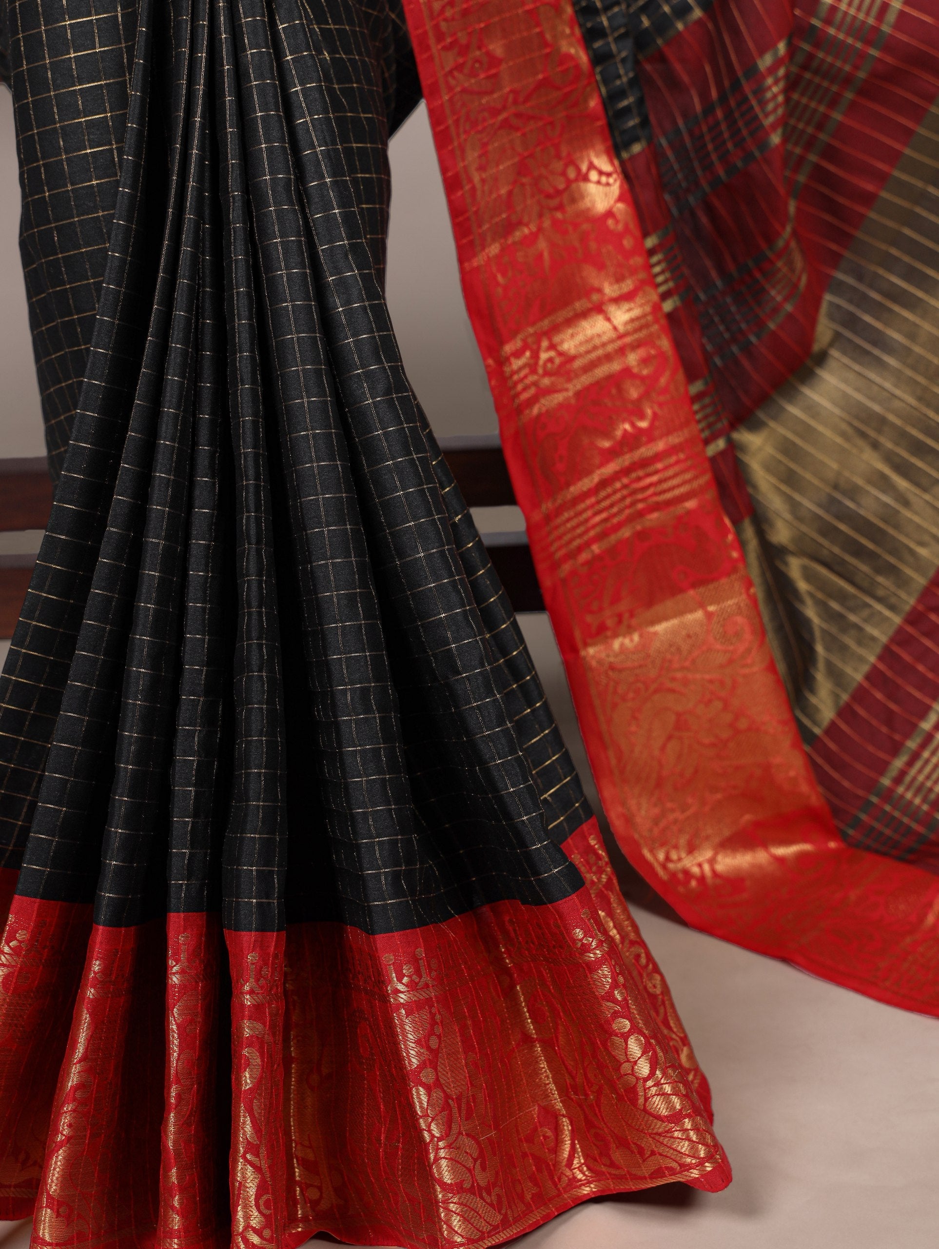 Poly cotton with Zari borders