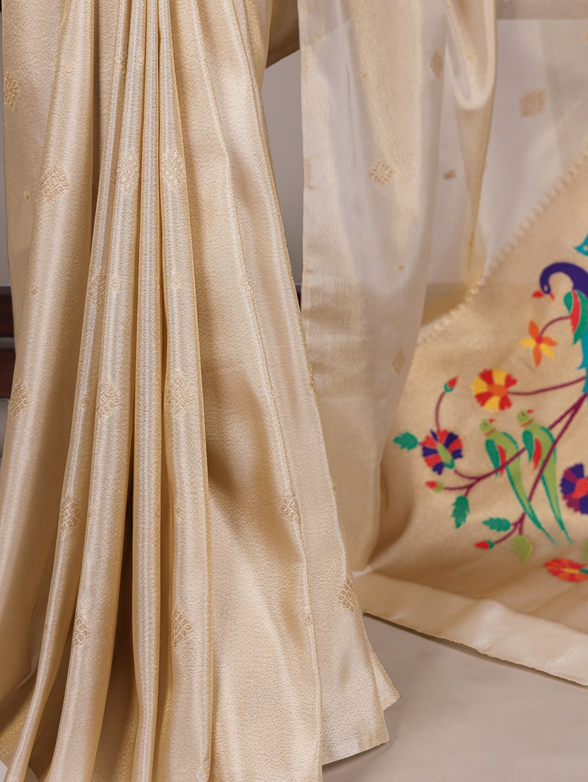 Tissue paithani saree