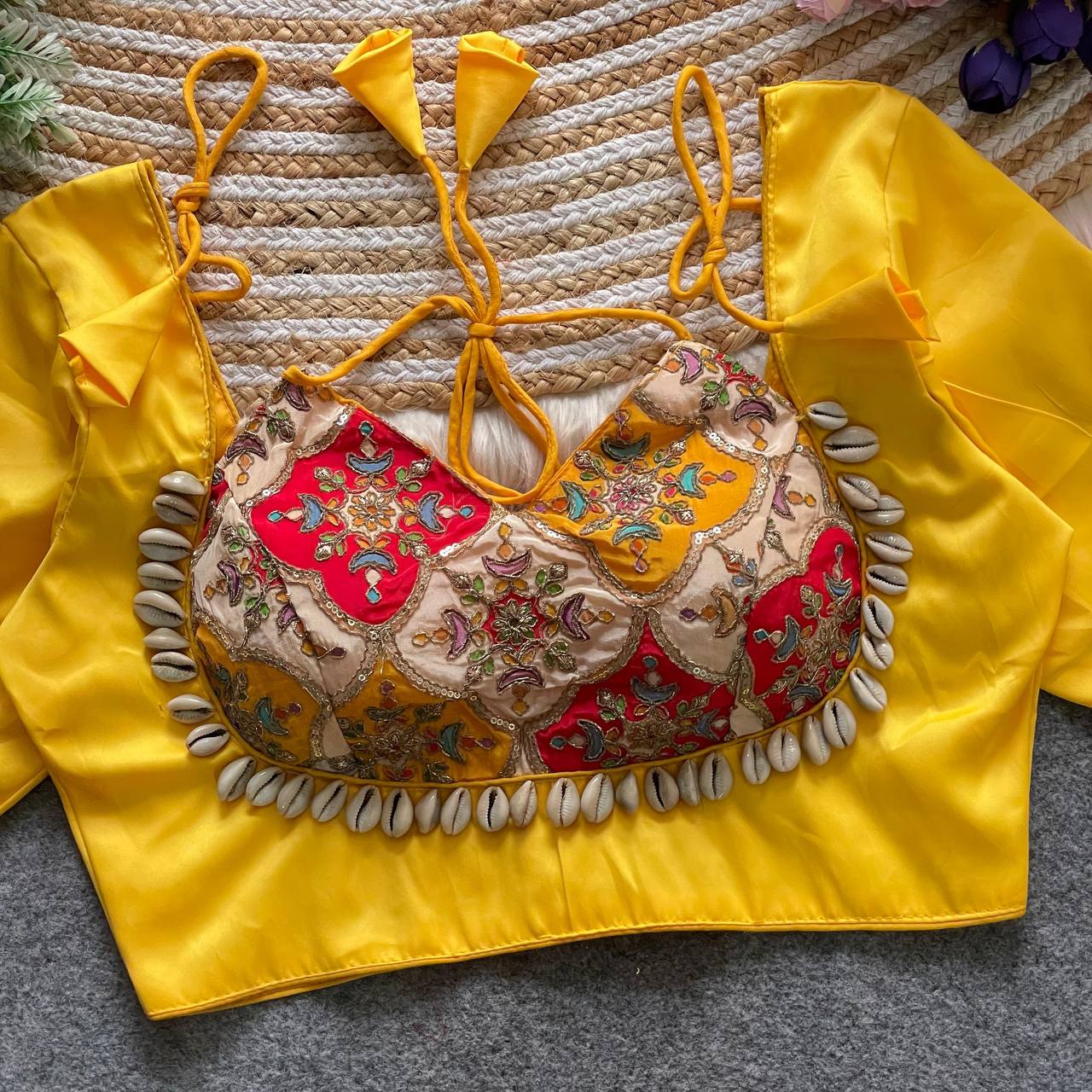 Heavy position print embroidered work with handwork of real shells