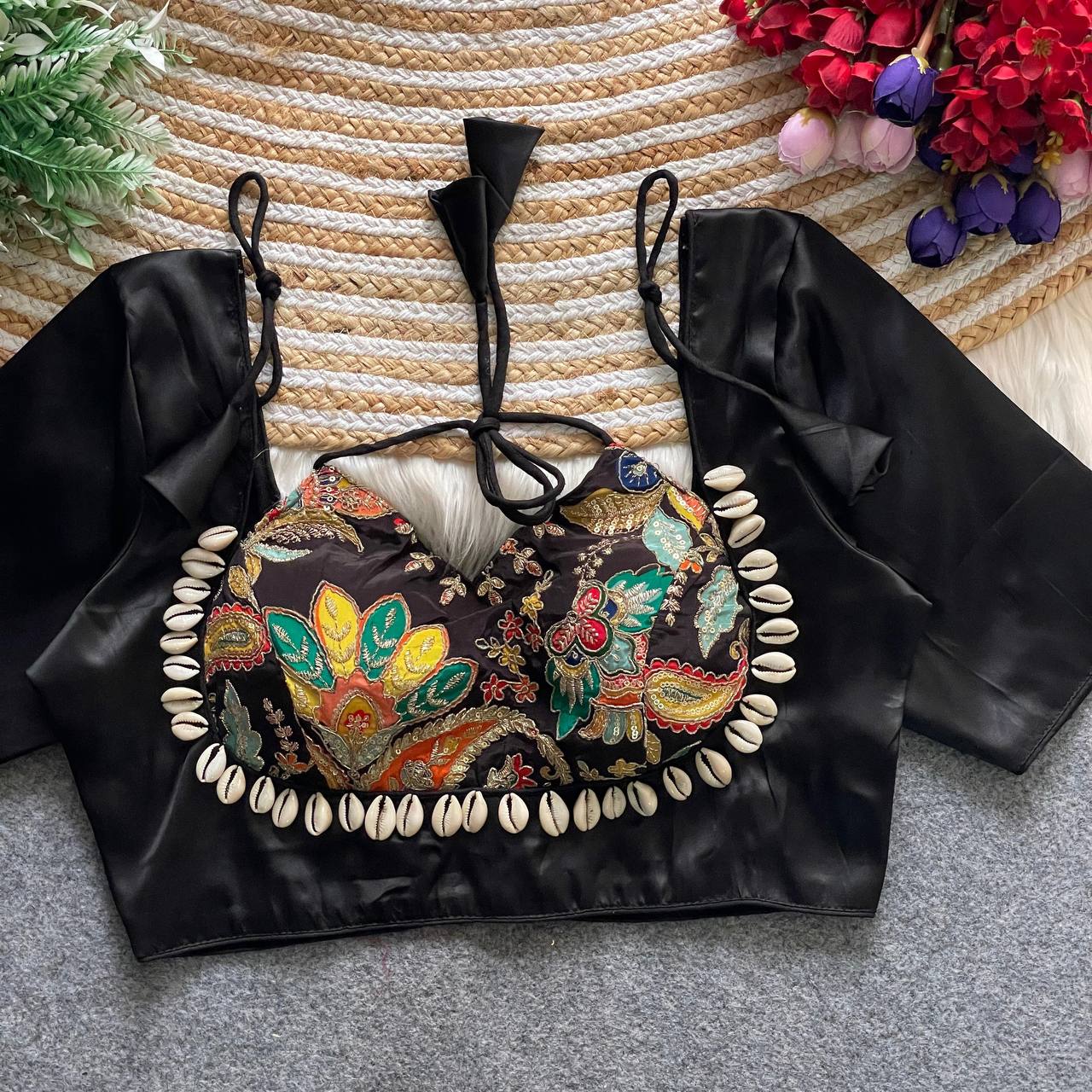 Heavy position print embroidered work with handwork of real shells