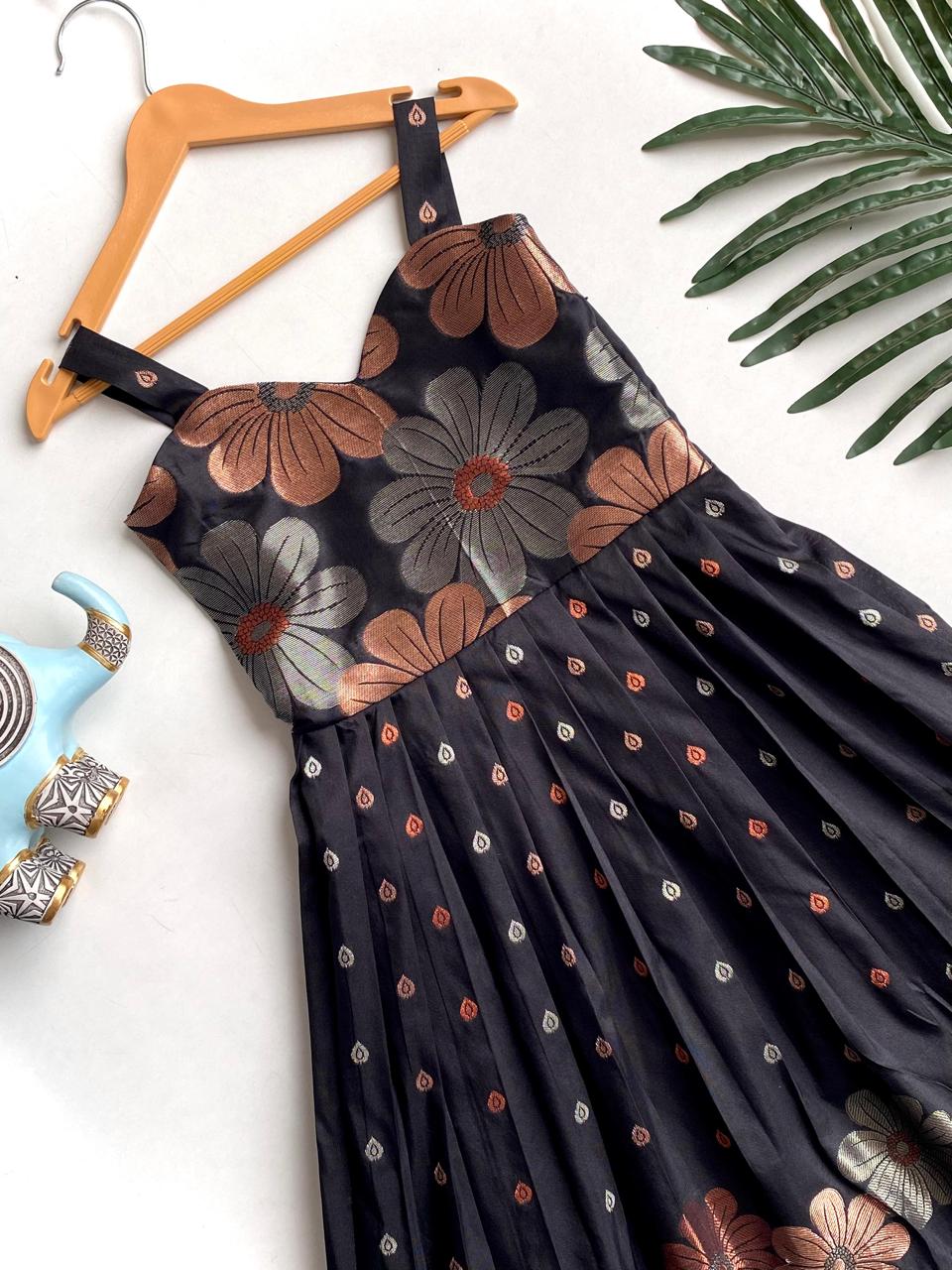 Charming 1 piece dress