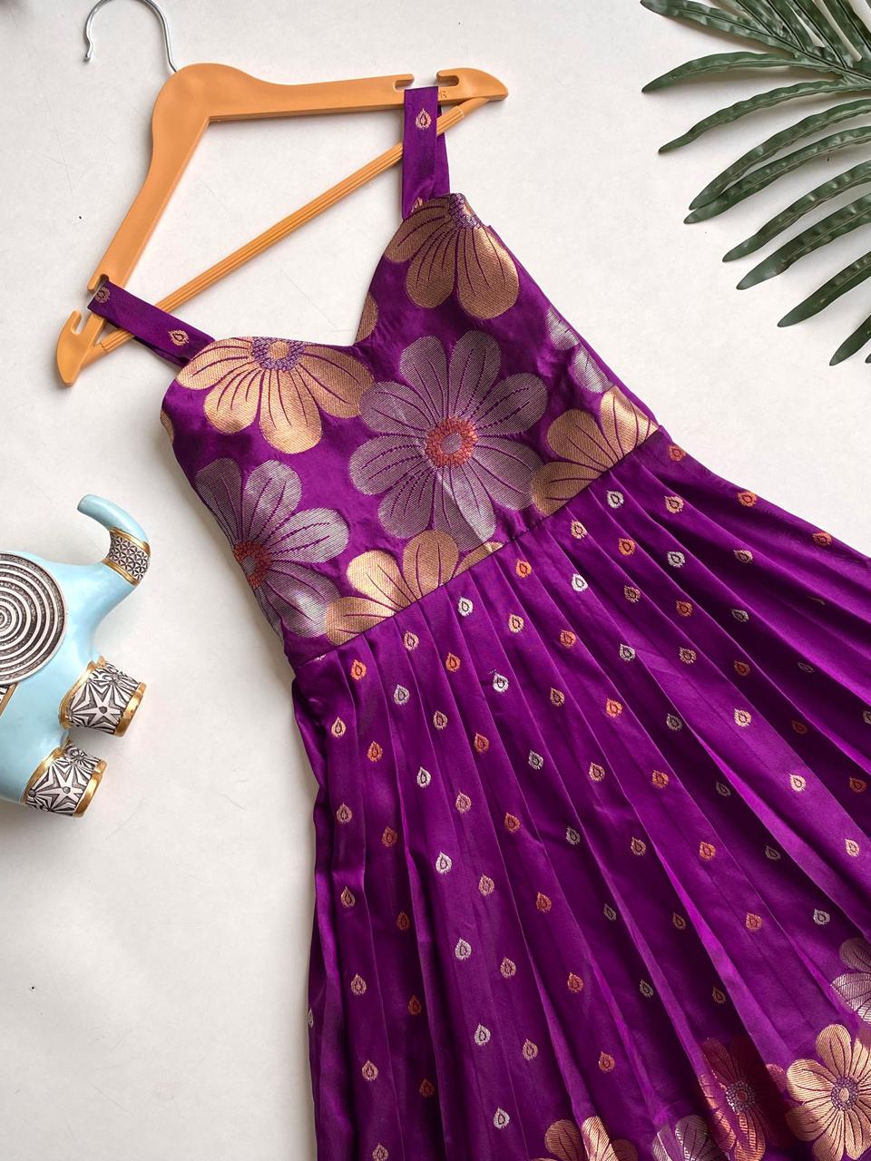 Charming 1 piece dress