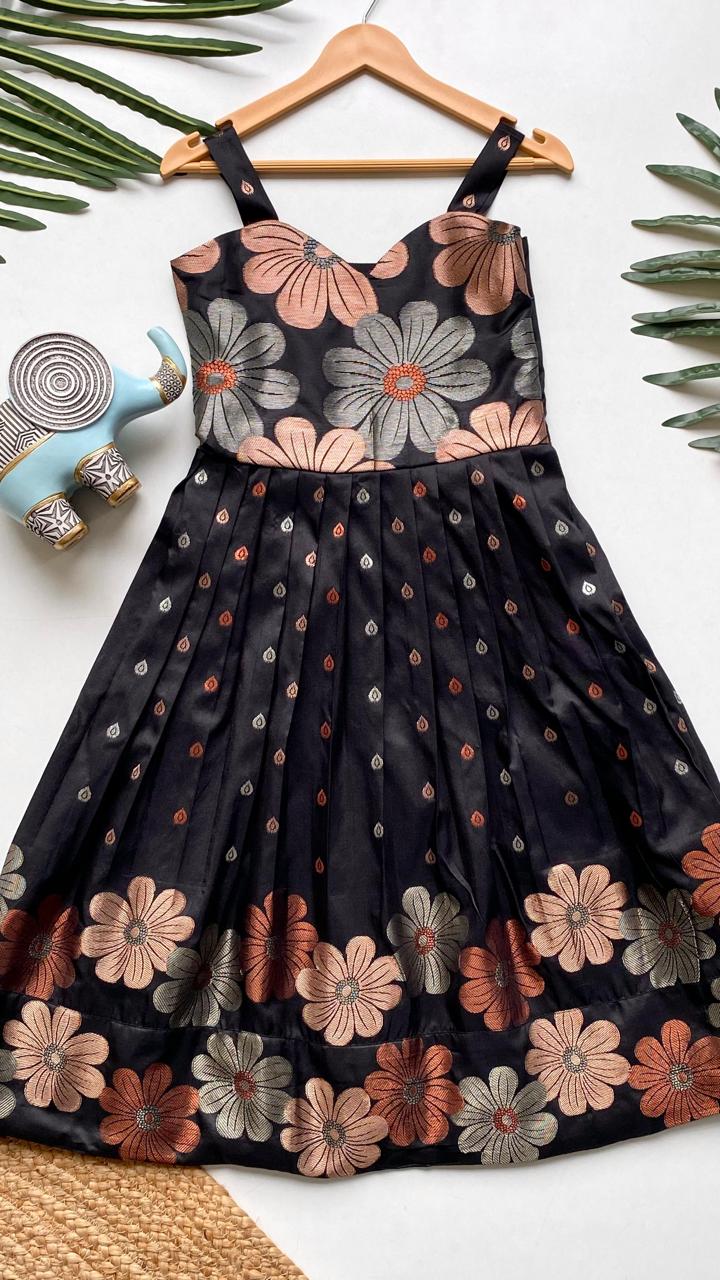 Charming 1 piece dress