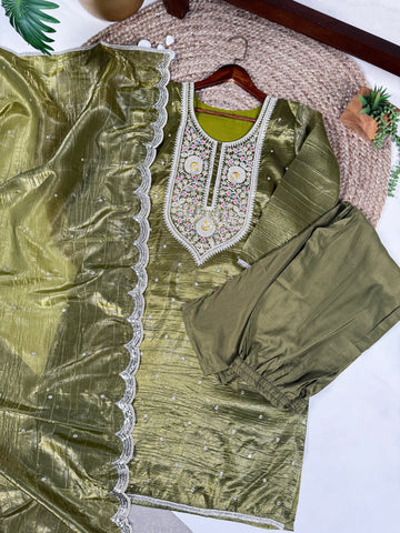 Earthy tonned, royal wibes dress